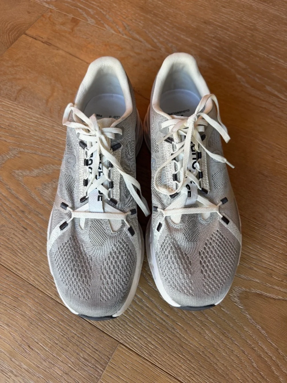 On Clouds Cloudclipse mens sneakers, gray, size 11.5